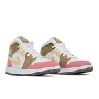 Jordan 1 Mid SE Pastel Vivid Green Grind (GS) – lifestyle foto | Purekickz
