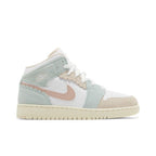 Jordan 1 Mid SE Pink Oxford (GS) – boční pohled | Purekickz