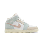 Jordan 1 Mid SE Pink Oxford (GS) – boční pohled | Purekickz