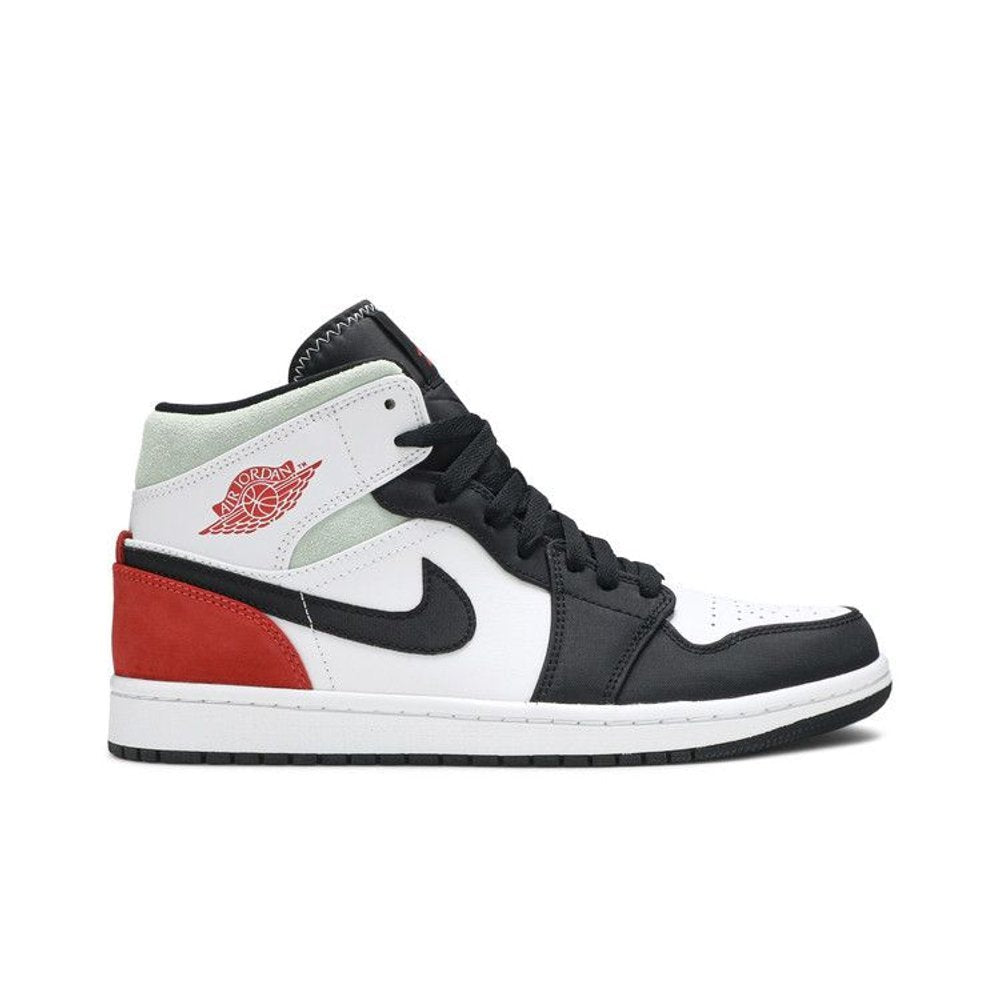 Jordan 1 Mid SE Red Black Toe – boční pohled | Purekickz