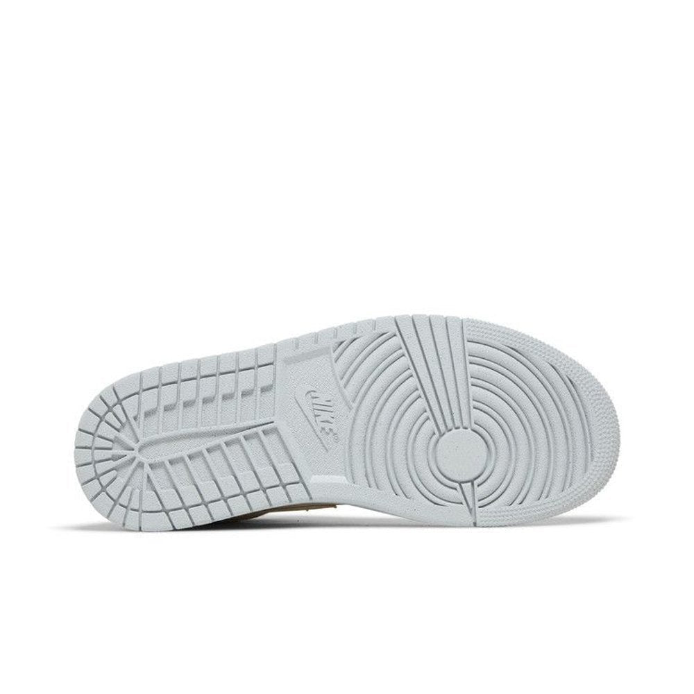 Jordan 1 Mid SE Sanddrift (W) – zadní pohled | Purekickz