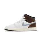 Jordan 1 Mid SE White Brown Blue Grey (GS) – hlavní pohled | Purekickz