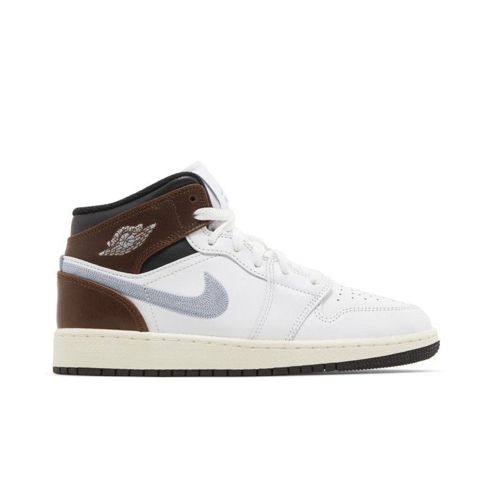 Jordan 1 Mid SE White Brown Blue Grey (GS) – boční pohled | Purekickz