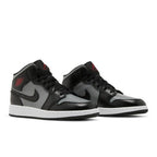 Jordan 1 Mid Shadow Red (GS) – lifestyle foto | Purekickz