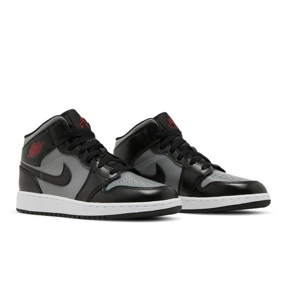Jordan 1 Mid Shadow Red (GS) – lifestyle foto | Purekickz