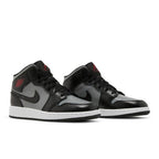 Jordan 1 Mid Shadow Red (GS) – lifestyle foto | Purekickz