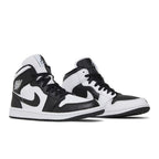 Jordan 1 Mid Split Black White (Women's) – lifestyle foto | Purekickz