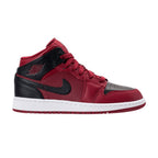 Jordan 1 Mid Team Red Black White (GS) – boční pohled | Purekickz