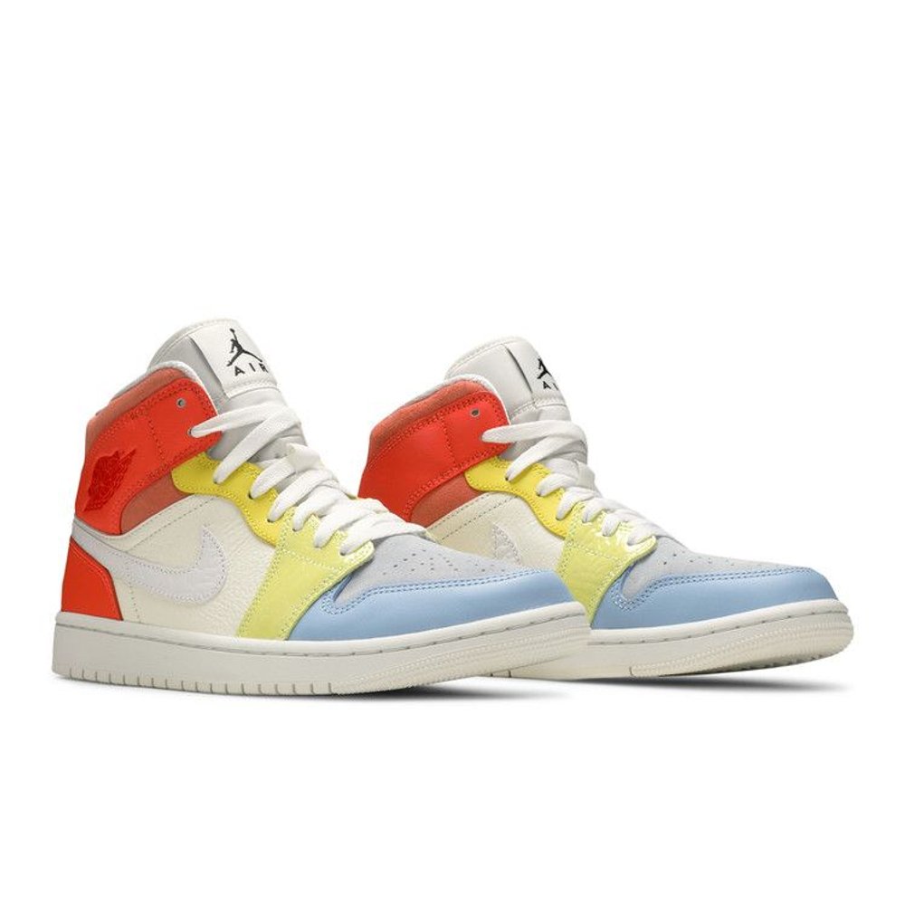 Jordan 1 Mid To My First Coach (W) – lifestyle foto | Purekickz