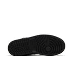 Jordan 1 Mid Triple Black – zadní pohled | Purekickz