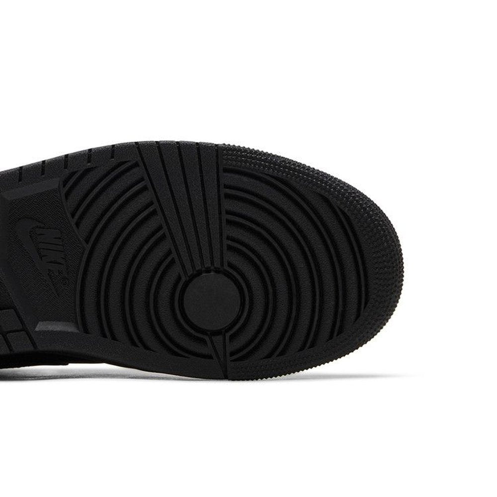Jordan 1 Mid Triple Black – pohled shora | Purekickz