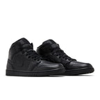 Jordan 1 Mid Triple Black – lifestyle foto | Purekickz