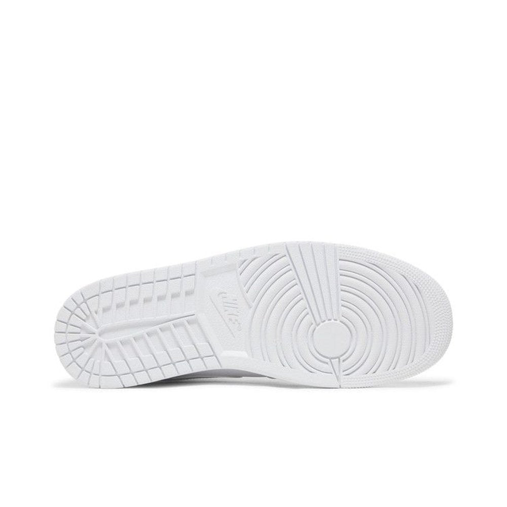 Jordan 1 Mid Triple White – zadní pohled | Purekickz