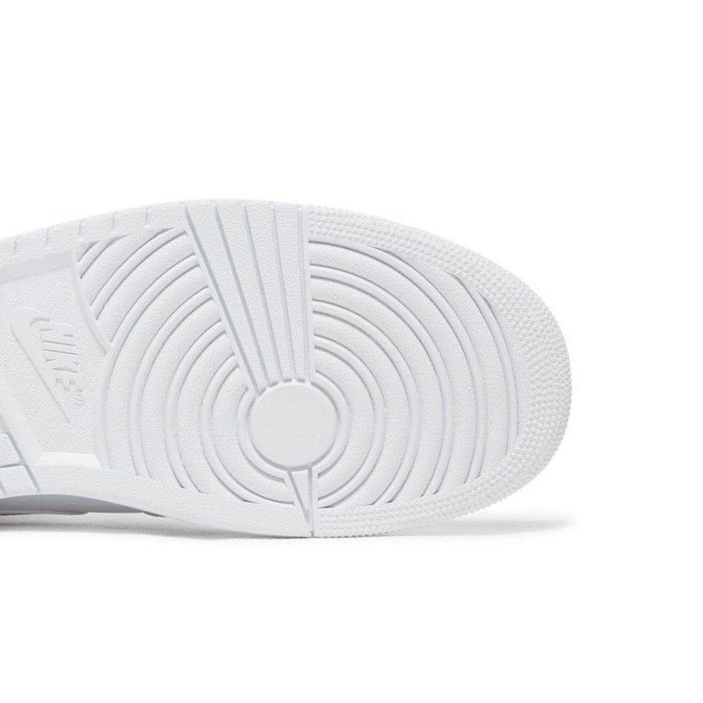 Jordan 1 Mid Triple White – pohled shora | Purekickz