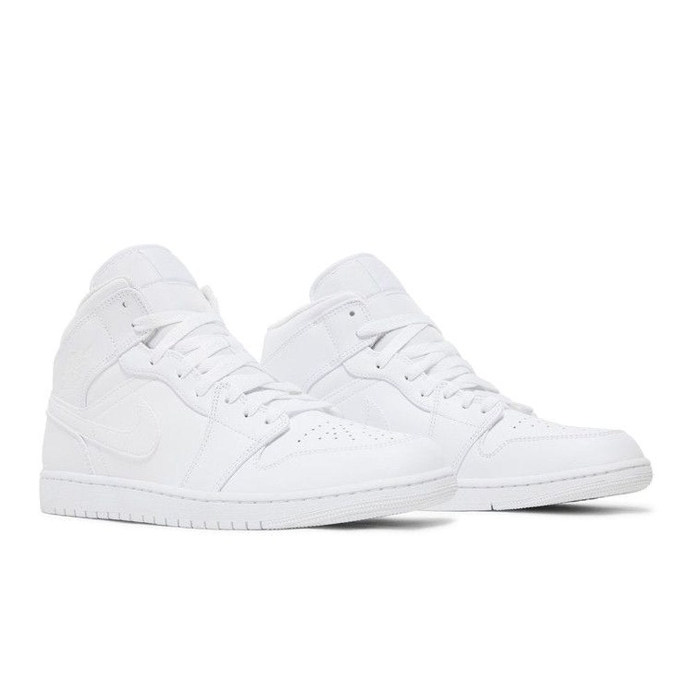 Jordan 1 Mid Triple White – lifestyle foto | Purekickz