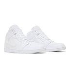 Jordan 1 Mid Triple White – lifestyle foto | Purekickz