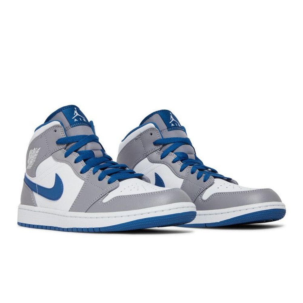 Jordan 1 Mid True Blue – lifestyle foto | Purekickz