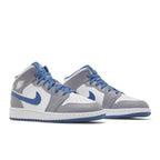 Jordan 1 Mid True Blue Cement (GS) – lifestyle foto | Purekickz