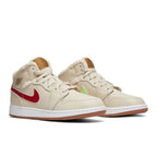 Jordan 1 Mid Utility Fleece Pearl White (GS) – lifestyle foto | Purekickz
