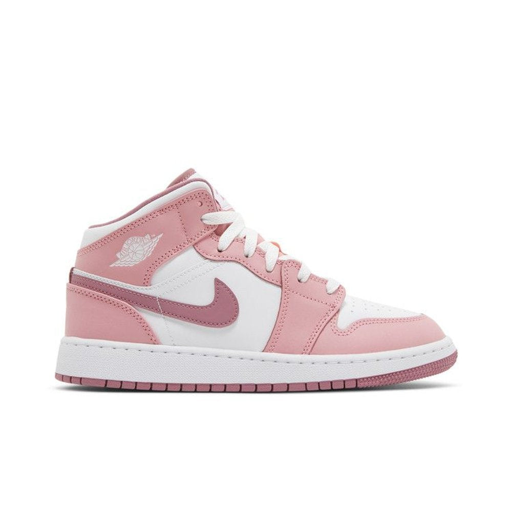 Jordan 1 Mid Valentines Day (2023) (GS) – boční pohled | Purekickz