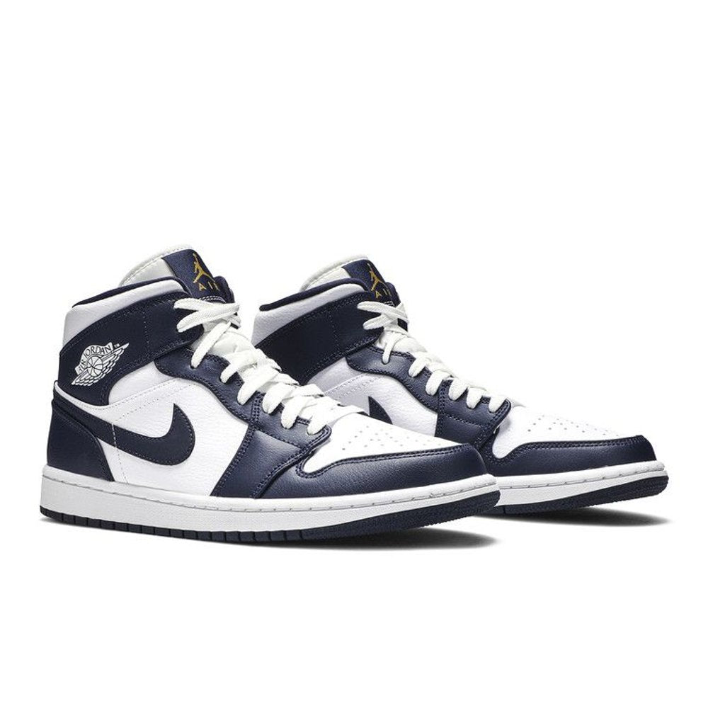 Jordan 1 Mid White Metallic Gold Obsidian – lifestyle foto | Purekickz