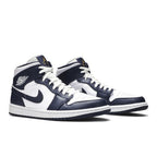 Jordan 1 Mid White Metallic Gold Obsidian – lifestyle foto | Purekickz
