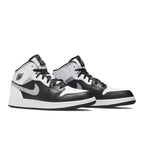 Jordan 1 Mid White Shadow (GS) – lifestyle foto | Purekickz