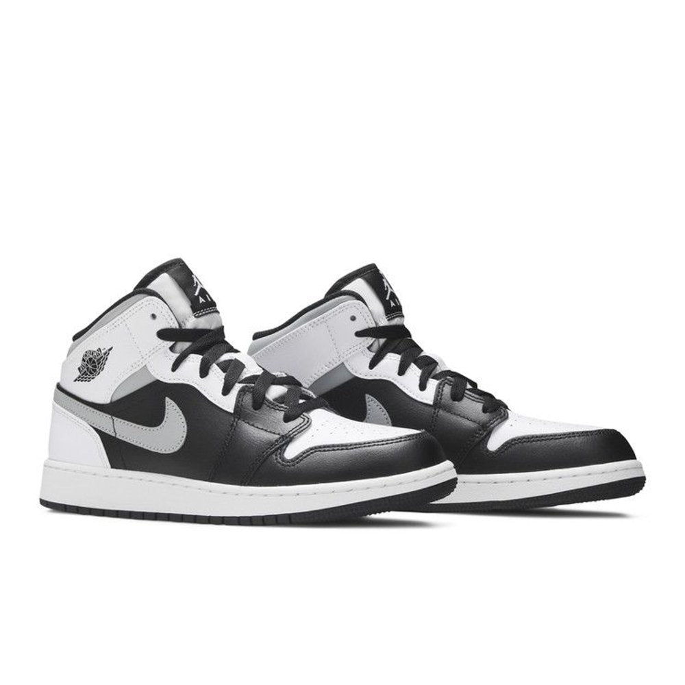 Jordan 1 Mid White Shadow (GS) – lifestyle foto | Purekickz