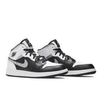 Jordan 1 Mid White Shadow (GS) – lifestyle foto | Purekickz
