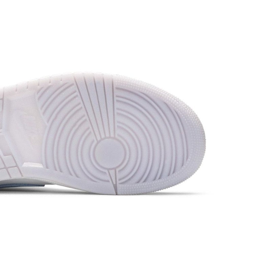 Jordan 1 Mid Wolf Grey Aluminum – pohled shora | Purekickz