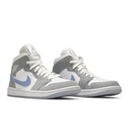 Jordan 1 Mid Wolf Grey Aluminum – lifestyle foto | Purekickz
