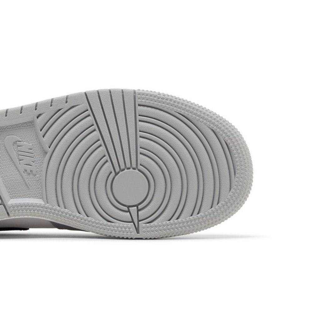 Jordan 1 Mid Wolf Grey Midnight Navy (GS) – pohled shora | Purekickz