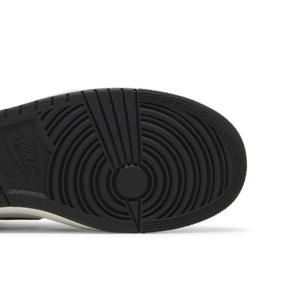 Jordan 1 Retro High '85 Black White (2023) – pohled shora | Purekickz