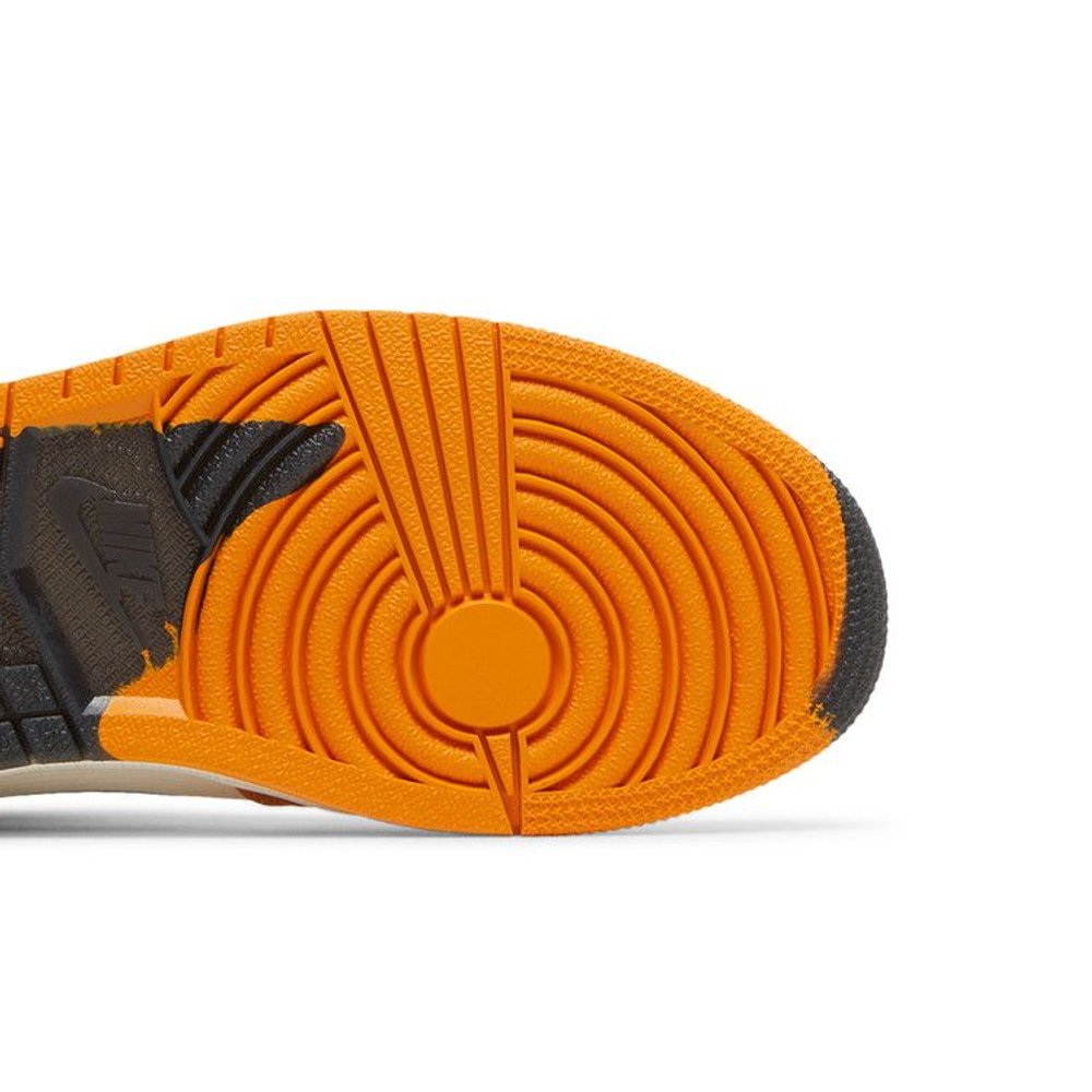 Jordan 1 Retro High Element Gore-Tex Light Curry – pohled shora | Purekickz