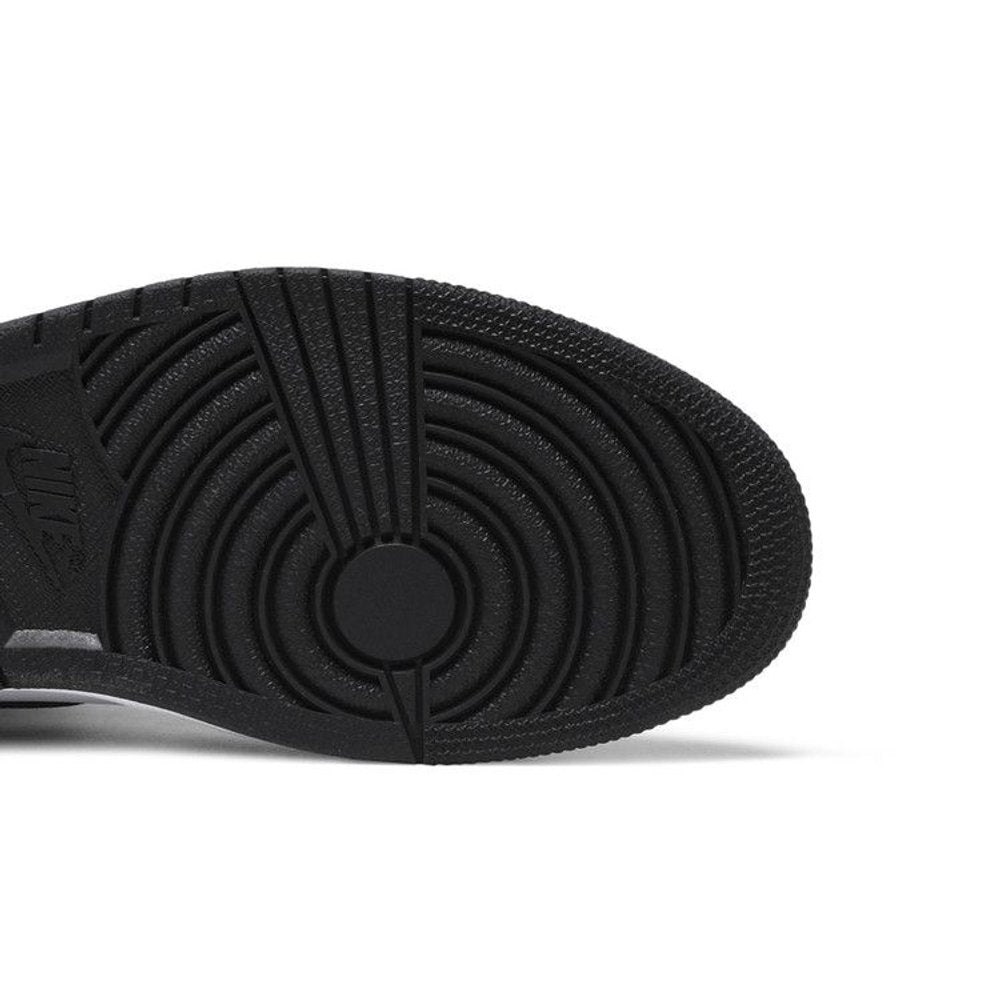Jordan 1 Retro High Light Smoke Grey – pohled shora | Purekickz