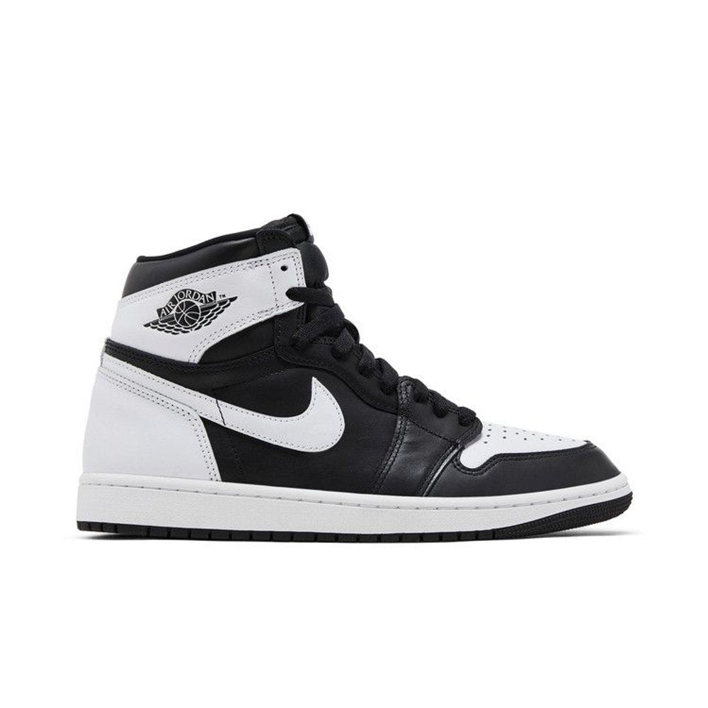 Jordan 1 Retro High OG Black White – boční pohled | Purekickz