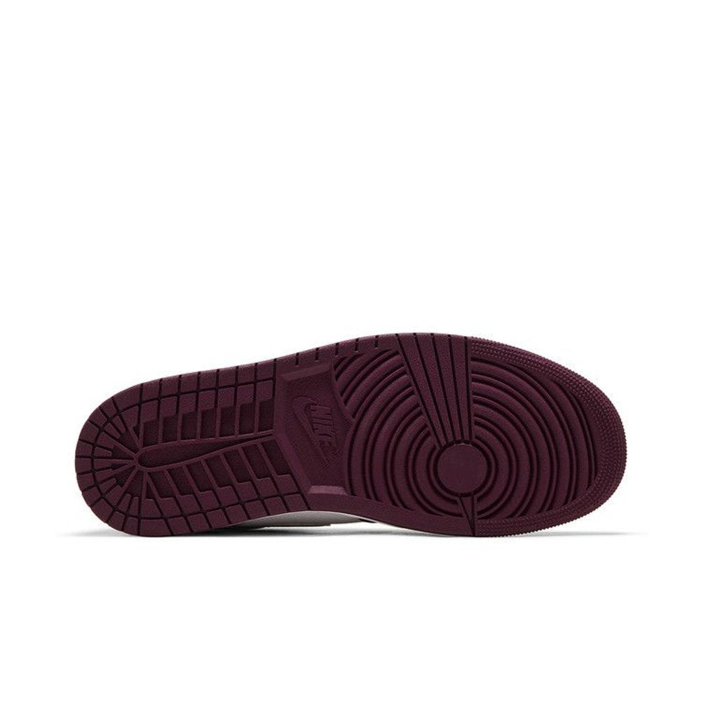 Jordan 1 Retro High OG Bordeaux – zadní pohled | Purekickz