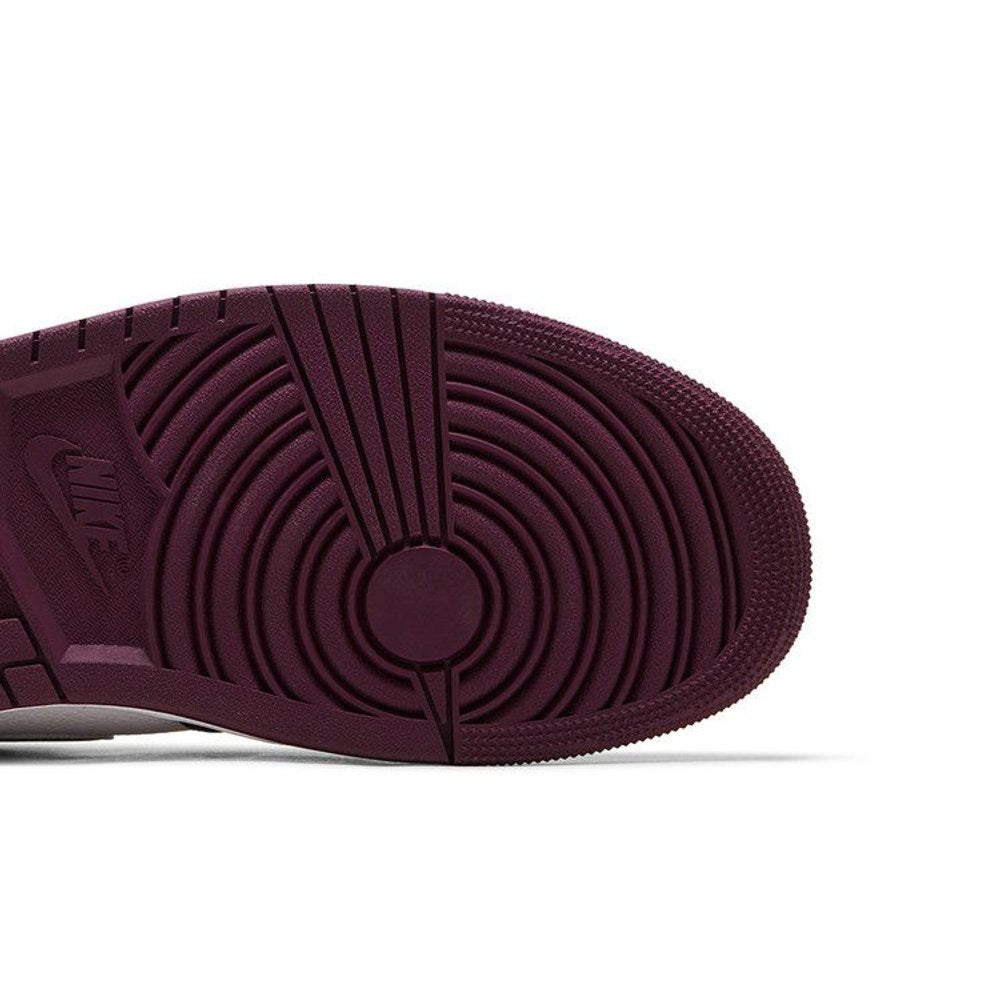 Jordan 1 Retro High OG Bordeaux – pohled shora | Purekickz