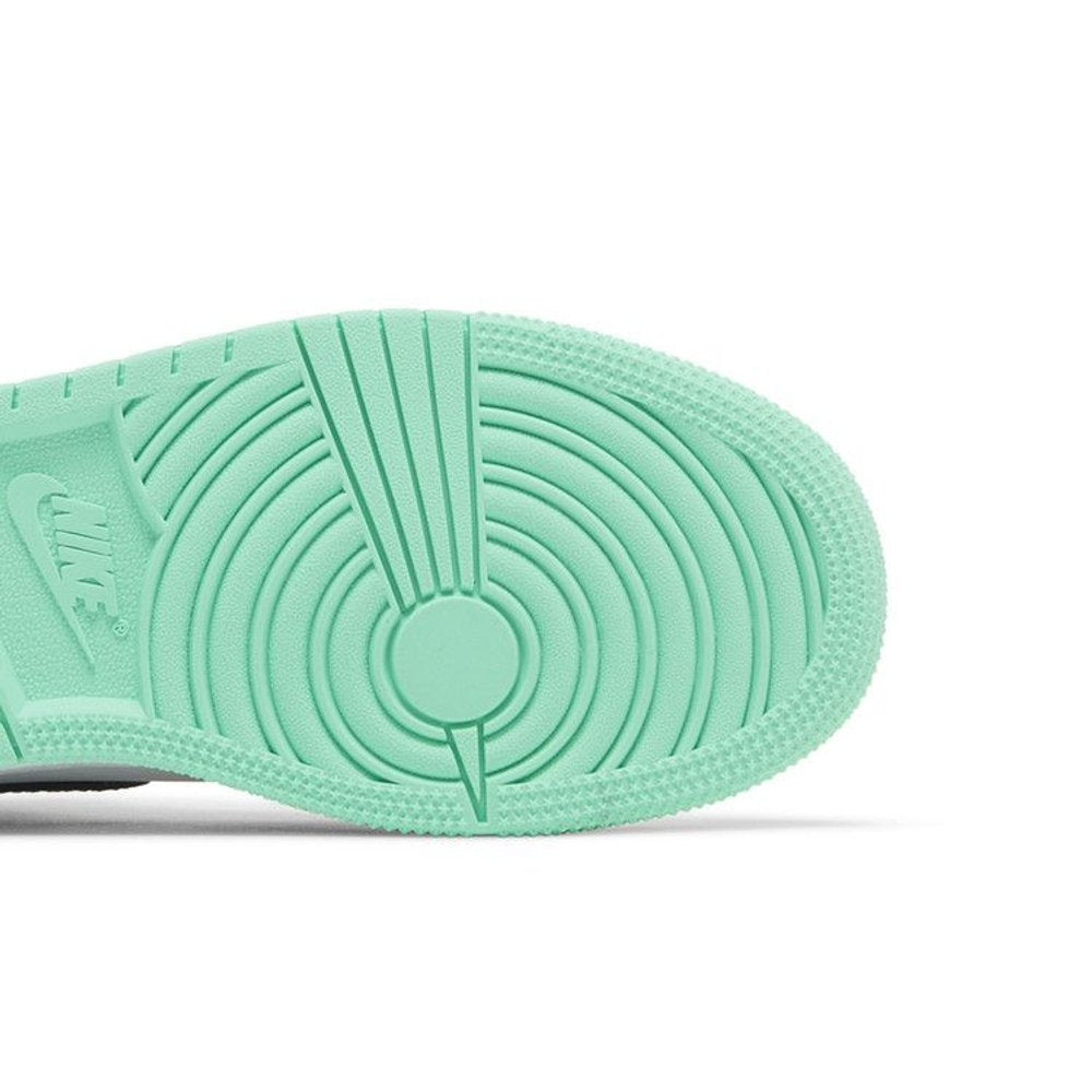Jordan 1 Retro High OG Green Glow (GS) – pohled shora | Purekickz
