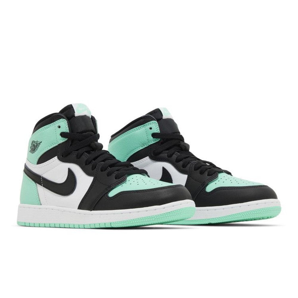 Jordan 1 Retro High OG Green Glow (GS) – lifestyle foto | Purekickz