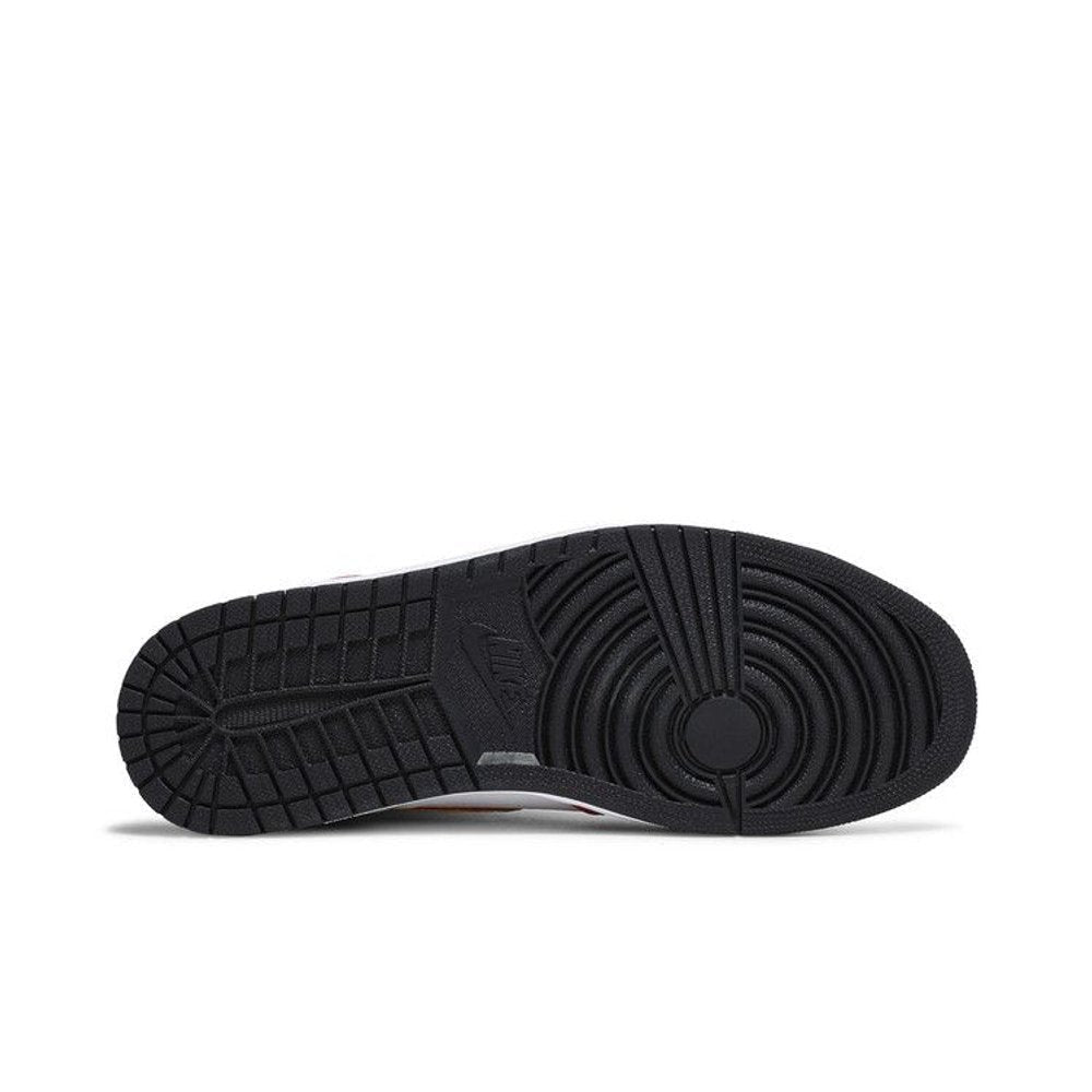Jordan 1 Retro High OG Light Fusion Red – zadní pohled | Purekickz