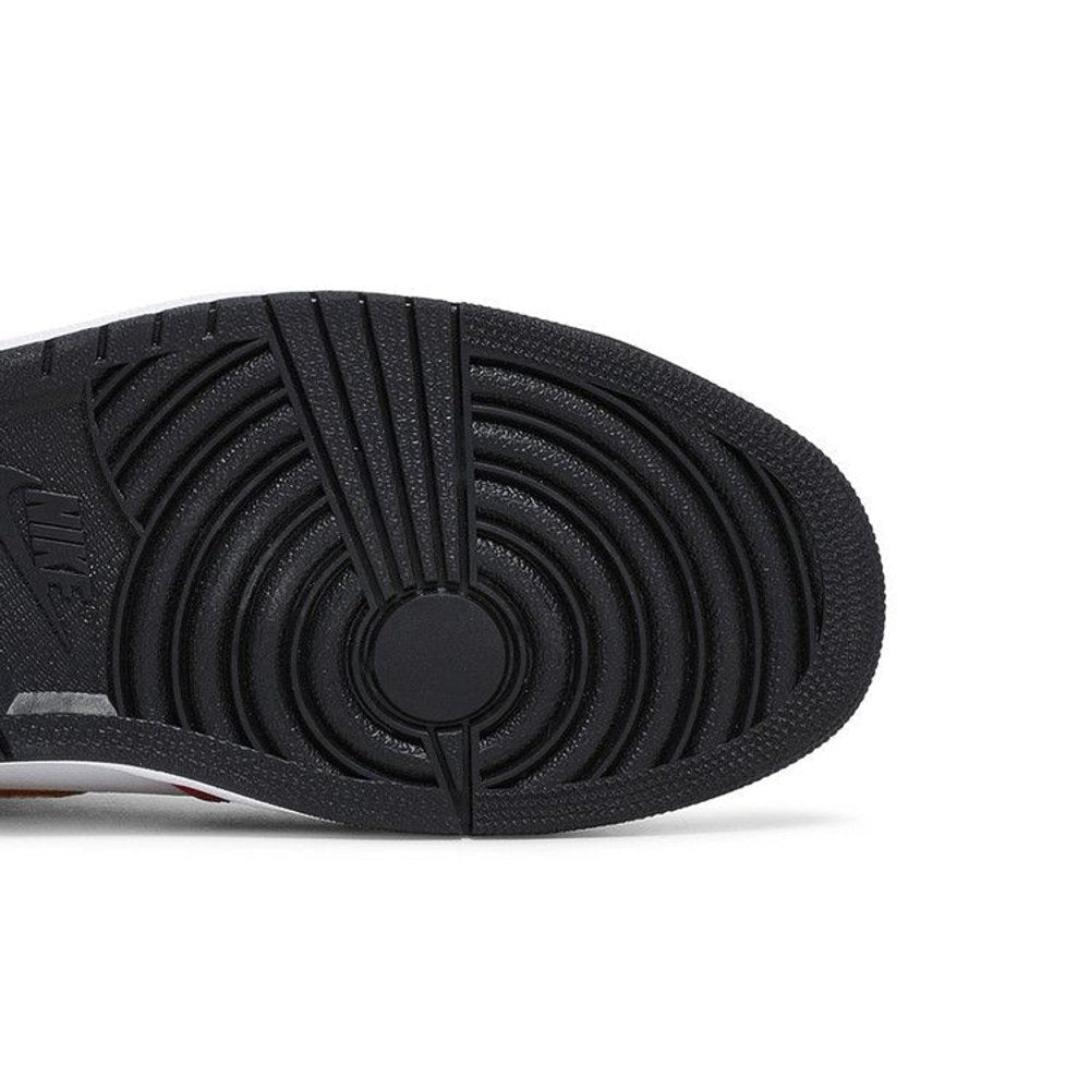 Jordan 1 Retro High OG Light Fusion Red – pohled shora | Purekickz