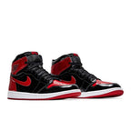 Jordan 1 Retro High OG Patent Bred – lifestyle foto | Purekickz