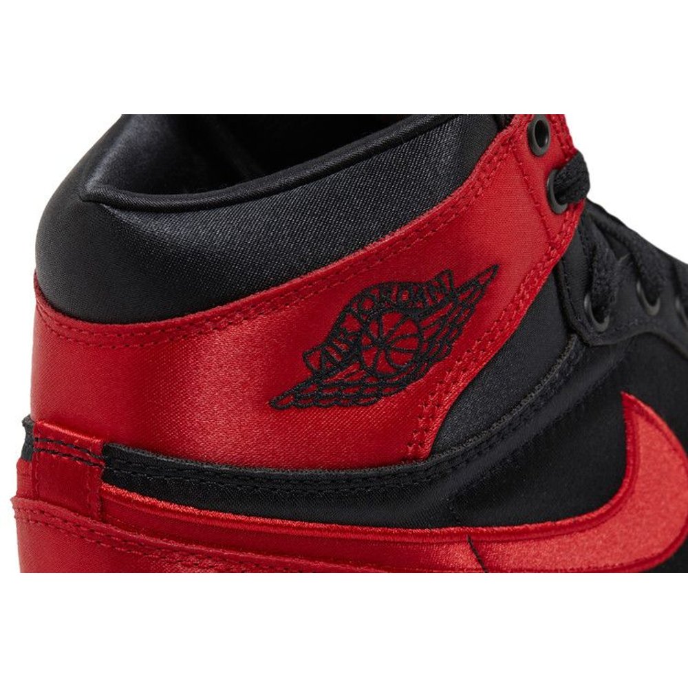 Jordan 1 Retro High OG Satin Bred (W) – pohled 9 | Purekickz