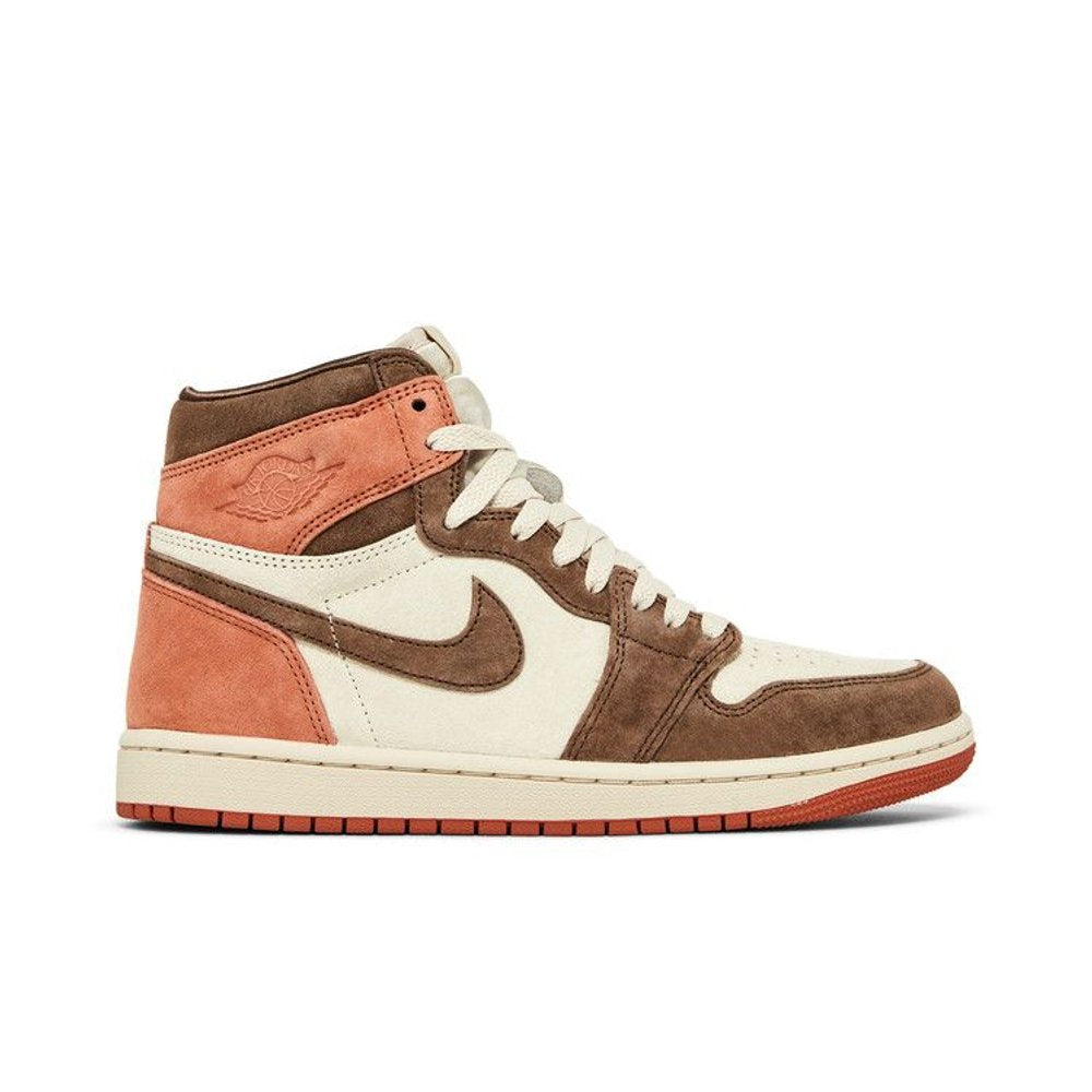 Jordan 1 Retro High OG SP Dusted Clay (Women's) – boční pohled | Purekickz