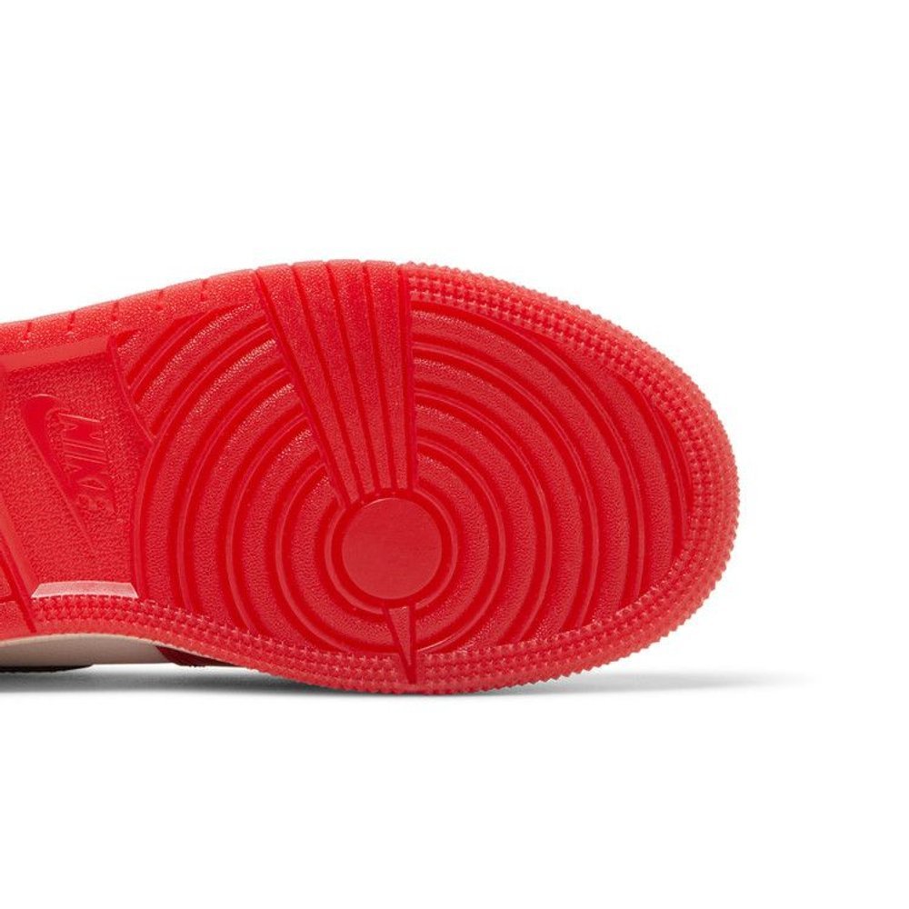 Jordan 1 Retro High OG Spider-Man Across the Spider-Verse – pohled shora | Purekickz