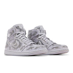 Jordan 1 Retro High OG Swarovski Vast Grey (W) – lifestyle foto | Purekickz