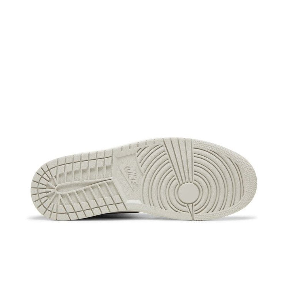 Jordan 1 Retro High OG White Cement – zadní pohled | Purekickz