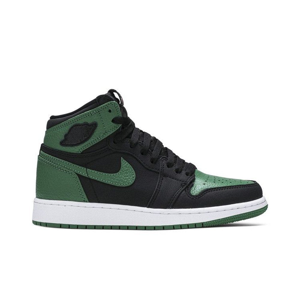 Jordan 1 Retro High Pine Green Black (GS) – boční pohled | Purekickz