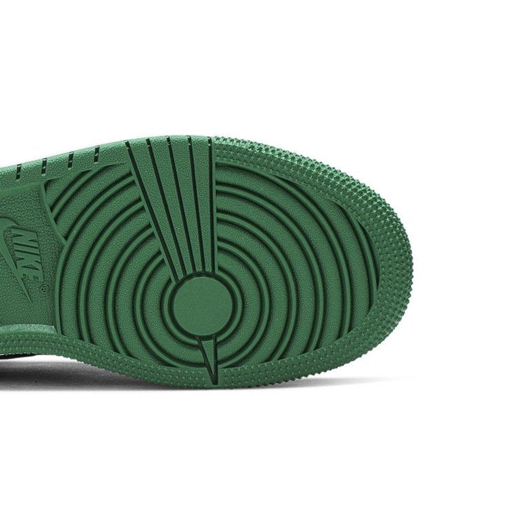 Jordan 1 Retro High Pine Green Black (GS) – zadní pohled | Purekickz